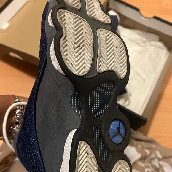 Slightly used retro Jordan 13 size 4Y. Only used a couple of times - Picture 4 of 7